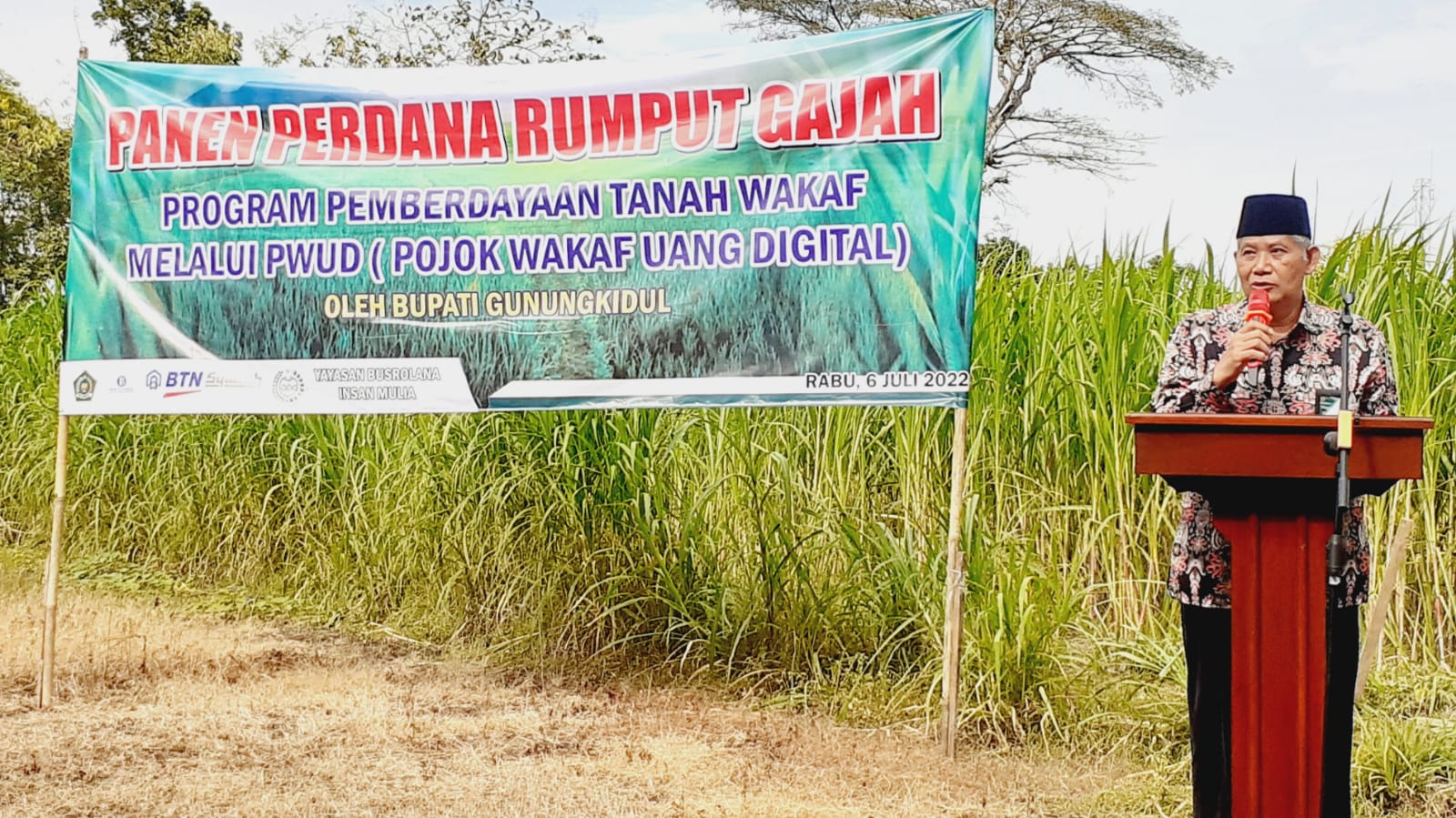 PANEN PERDANA PENGELOLAAN TANAH WAKAF – YEWI